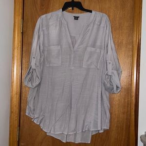 Gray Adjustable Sleeve High-Low Plus Size Shirt